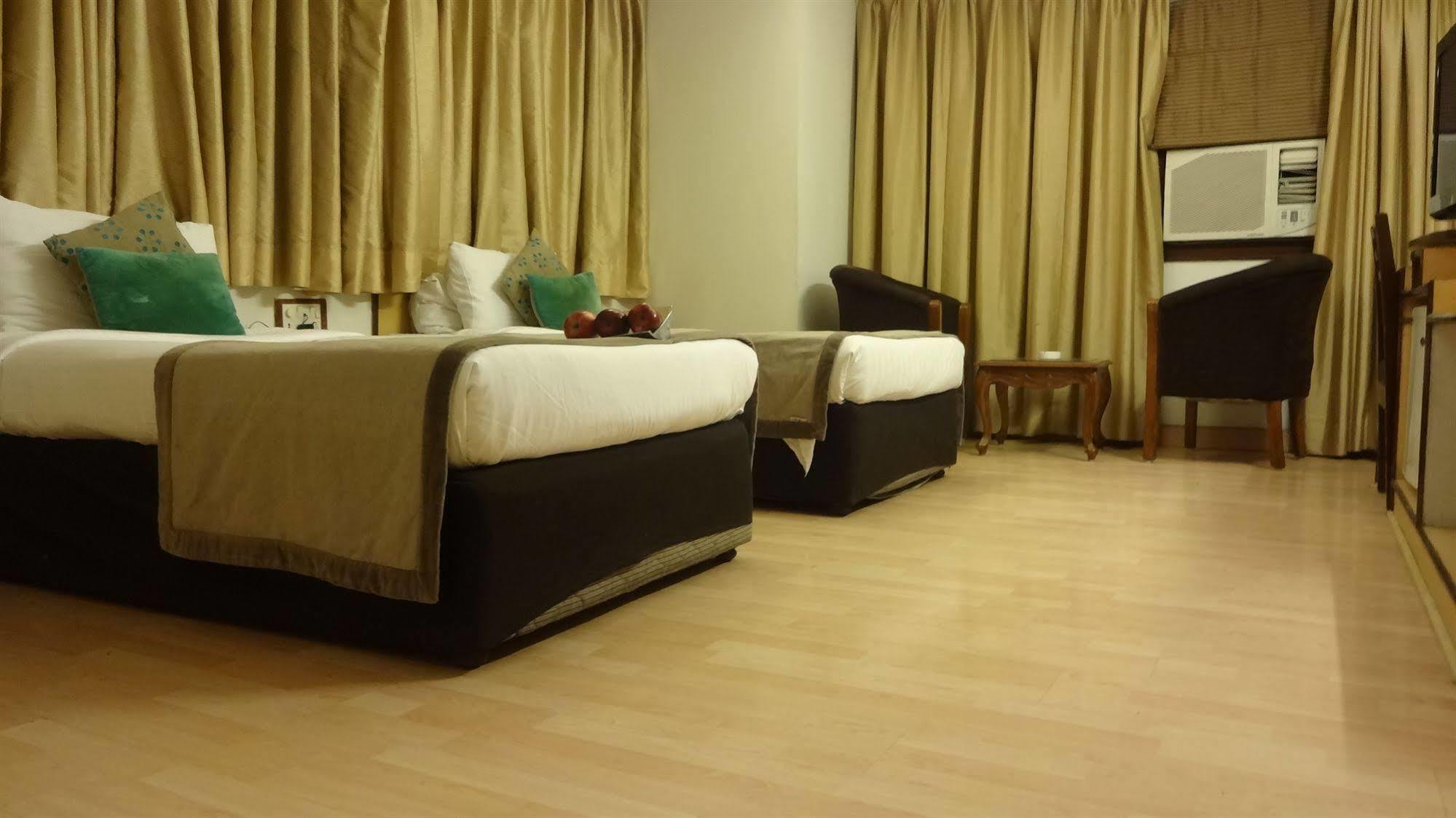 Hotel Swati Deluxe Delhi (National Capital Territory of India) Exterior foto